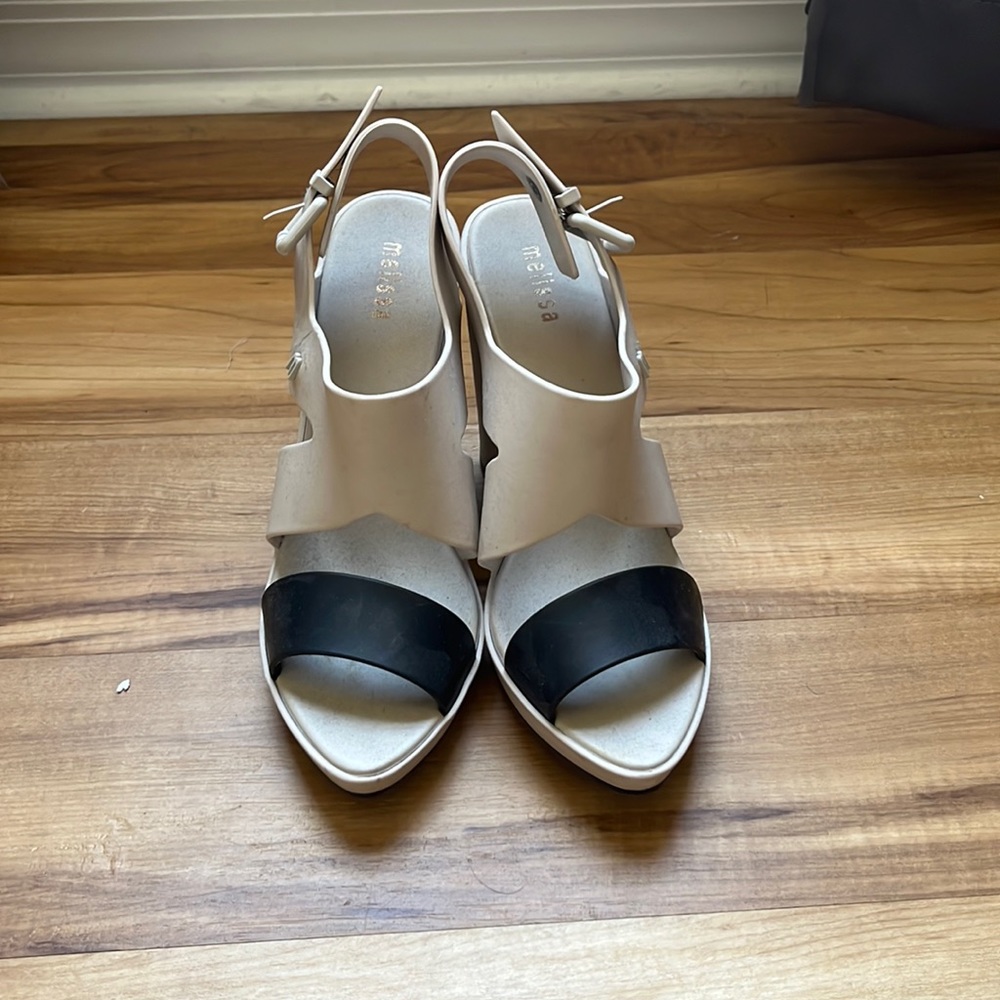 Melissa size 8wedges